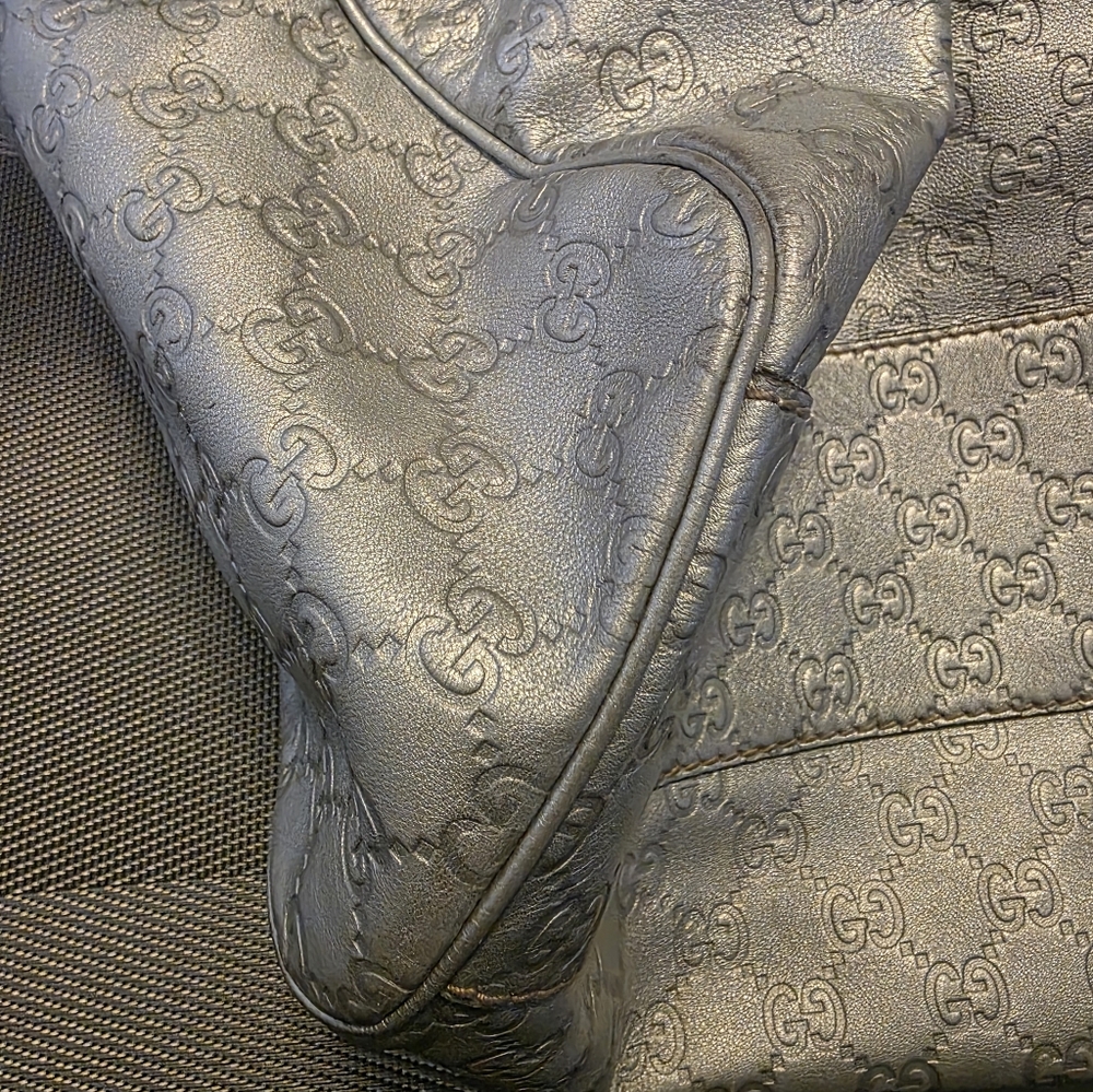 Gucci Silver Monogram Heels and Shoulder Bag - Picture 5 of 11